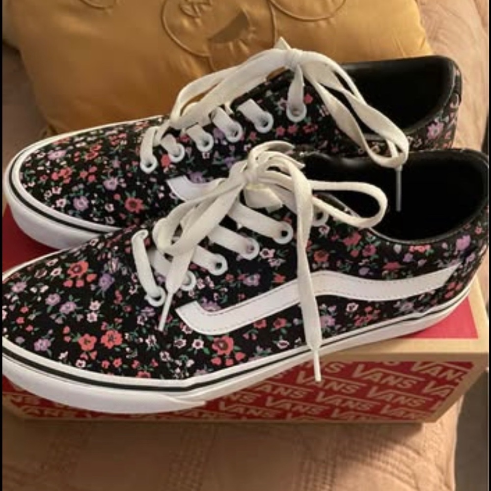 Vans - Picture 2 of 3